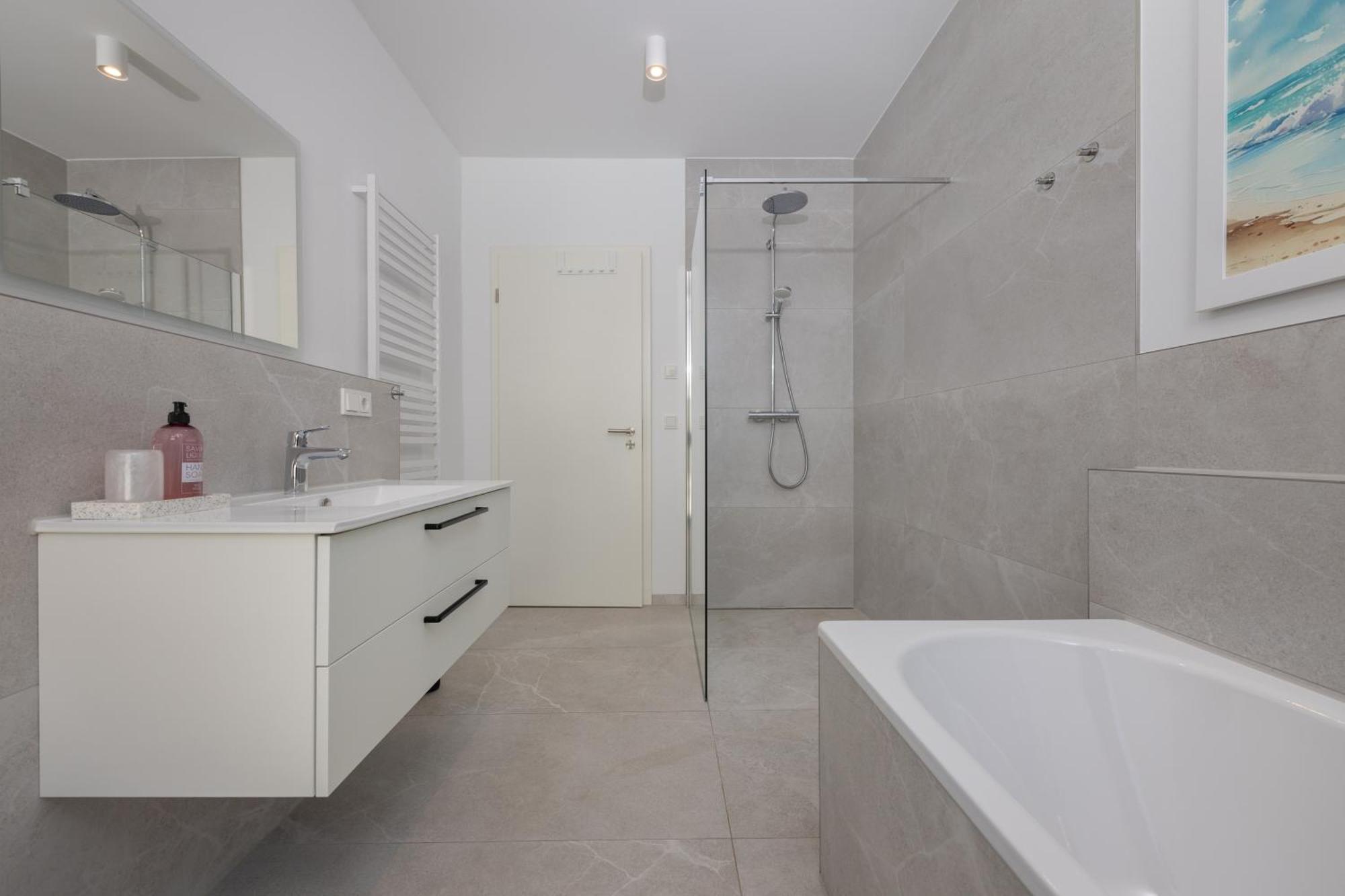 Ferienwohnung Strom Acht - Modern Frisch Inkl Stellplatz, Balkon - 200M Zum Alten Strom 로스토크 외부 사진